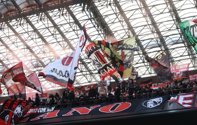 MILAN, ITALY - FEBRUARY 13: The AC Milan fans show their support during the Serie A match between AC Milan and UC Sampdoria at Stadio Giuseppe Meazza on February 13, 2022 in Milan, Italy. (Photo by Marco Luzzani/Getty Images)