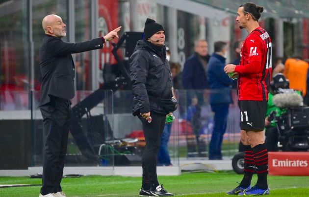 AC Milan's Italian head coach Stefano Pioli (L) gives instructions next to AC Milan's Swedish forward Zlatan Ibrahimovic