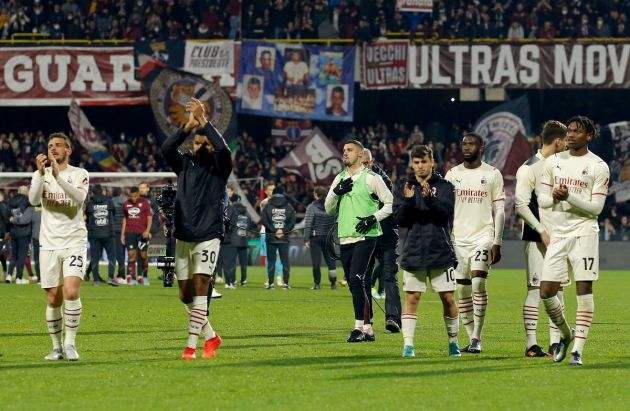 AC Milan's players greet supporters at the end of the Italian Serie A football match between Salernitana and AC Milan at the Arechi Stadium in Salerno on February 19, 2022. (Photo by CARLO HERMANN / AFP) (Photo by CARLO HERMANN/AFP via Getty Images)