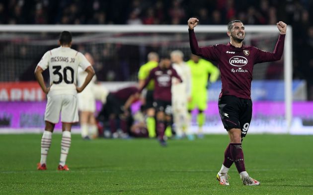 SALERNO, ITALY - FEBRUARY 19: Federico Bonazzoli of US Salernitana celebrates after scoring the 1-1 goal during the Serie A match between US Salernitana and AC Milan at Stadio Arechi on February 19, 2022 in Salerno, Italy. (Photo by Francesco Pecoraro/Getty Images)