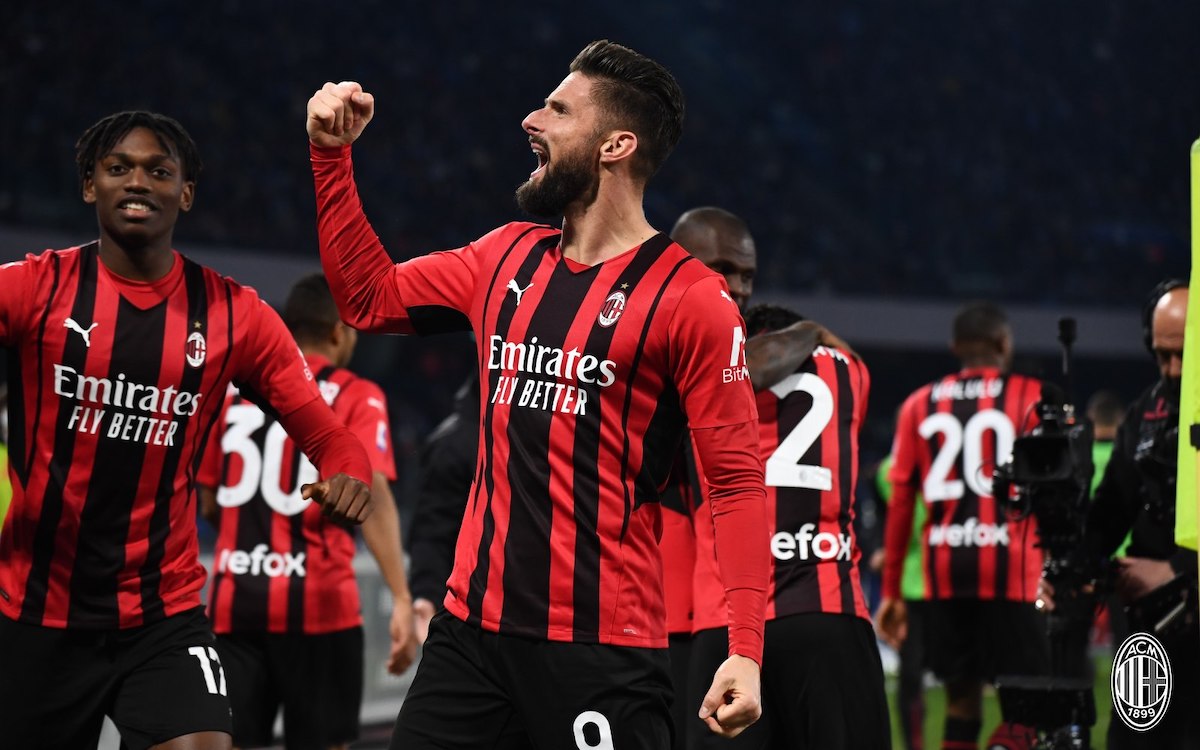 Vượt qua Napoli, AC Milan trở lại ngôi đầu Serie A - Ảnh 2.