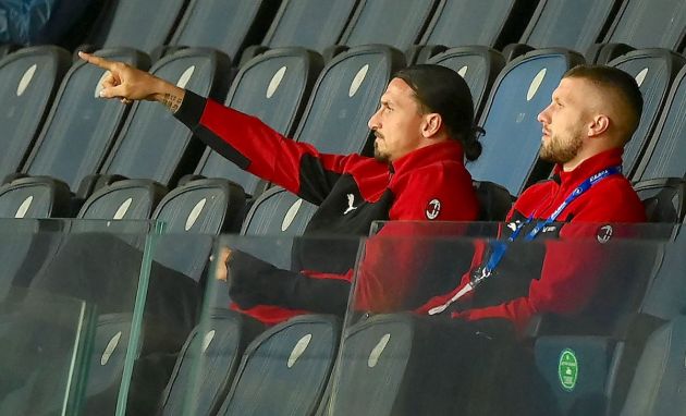 AC Milan's Croatian forward Ante Rebic (R) and AC Milan's Swedish forward Zlatan Ibrahimovic