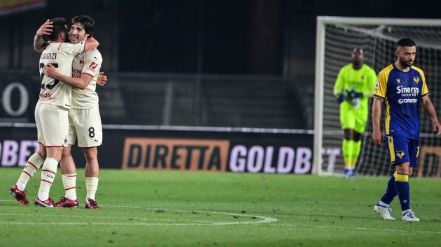 AC Milan's Italian midfielder Alessandro Florenzi (L) and AC Milan's Italian midfielder Sandro Tonali embarce at the end of the Italian Serie A football match between Hellas Verona and AC Milan on May 8, 2022 at the Marcantonio-Bentegodi stadium in Verona. (Photo by MIGUEL MEDINA / AFP) (Photo by MIGUEL MEDINA/AFP via Getty Images)
