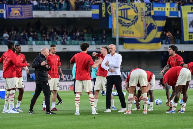 AC Milan's Italian head coach Stefano Pioli (C) stands with his players as they warm up prior to the Italian Serie A football match between Hellas Verona and AC Milan on May 8, 2022 at the Marcantonio-Bentegodi stadium in Verona. (Photo by MIGUEL MEDINA / AFP) (Photo by MIGUEL MEDINA/AFP via Getty Images)
