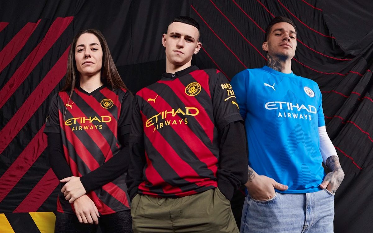 Råd hvad som helst mm Watch: Manchester City launch new shirt that is 'inspired by AC Milan'