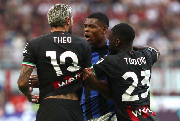 MILAN, ITALY - SEPTEMBER 03: Theo Hernandez of AC Milan confronts Denzel Dumfries of FC Internazionale during the Serie A match between AC Milan and FC Internazionale at Stadio Giuseppe Meazza on September 03, 2022 in Milan, Italy. (Photo by Marco Luzzani/Getty Images)