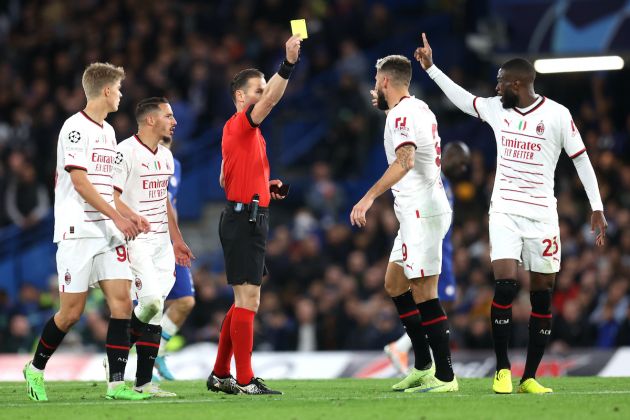 LONDON, ENGLAND - OCTOBER 05: Fikayo Tomori of AC Milan is shown a yellow card by match referee Danny Makkelie during the UEFA Champions League group E match between Chelsea FC and AC Milan at Stamford Bridge on October 05, 2022 in London, England. (Photo by Catherine Ivill/Getty Images)
