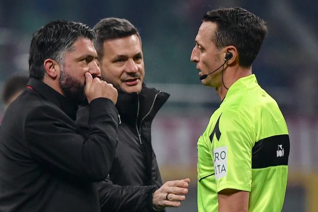 AC Milan's Italian coach Gennaro Gattuso (L) talks to Italian referee Rosario Abisso