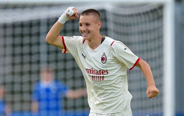 14-year-old sensation with over 400 goals for Milan training with the Primavera