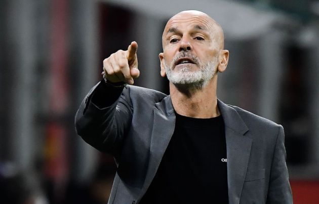 AC Milan's Italian coach Stefano Pioli gives instructions during the Italian Serie A football match between AC Milan and Fiorentina on November 13, 2022 at the San Siro stadium in Milan. (Photo by Filippo MONTEFORTE / AFP) (Photo by FILIPPO MONTEFORTE/AFP via Getty Images)