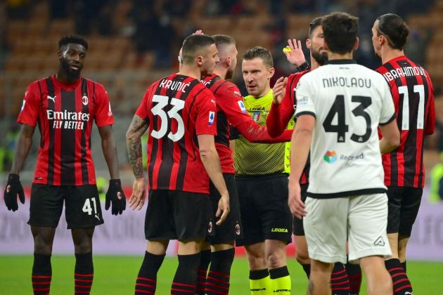 (From L) AC Milan's French midfielder Tiemoue Bakayoko, AC Milan's Bosnian midfielder Rade Krunic, AC Milan's Croatian forward Ante Rebic, AC Milan's French forward Olivier Giroud (2ndR Rear) and AC Milan's Swedish forward Zlatan Ibrahimovic (R) react after Italian referee Marco Serra's decision not to grant a goal to AC Milan, during the Italian Serie A football match between AC Milan and Spezia on January 17, 2022 at the San Siro stadium in Milan. (Photo by MIGUEL MEDINA / AFP) (Photo by MIGUEL MEDINA/AFP via Getty Images)