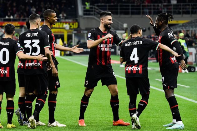 TOPSHOT - AC Milan's Portuguese forward Rafael Leao (R) celebrates with AC Milan's French forward Olivier Giroud (C) and teammates after opening the scoring during the Italian Serie A football match between AC Milan and Fiorentina on November 13, 2022 at the San Siro stadium in Milan. (Photo by Filippo MONTEFORTE / AFP) (Photo by FILIPPO MONTEFORTE/AFP via Getty Images)