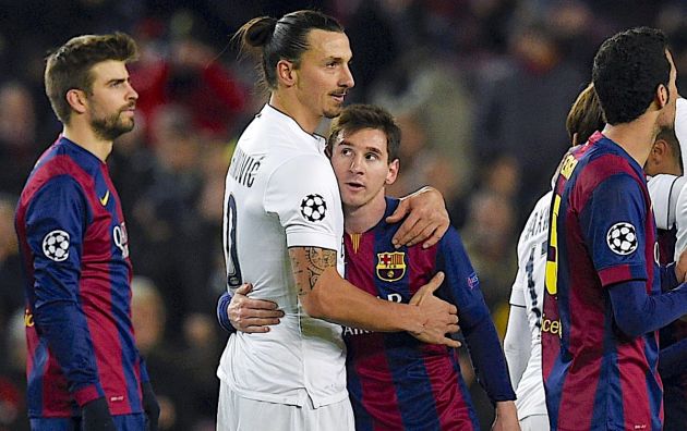 Paris Saint-Germain's Swedish midfielder Zlatan Ibrahimovic (L) hugs Barcelona's Argentinian forward Lionel Messi