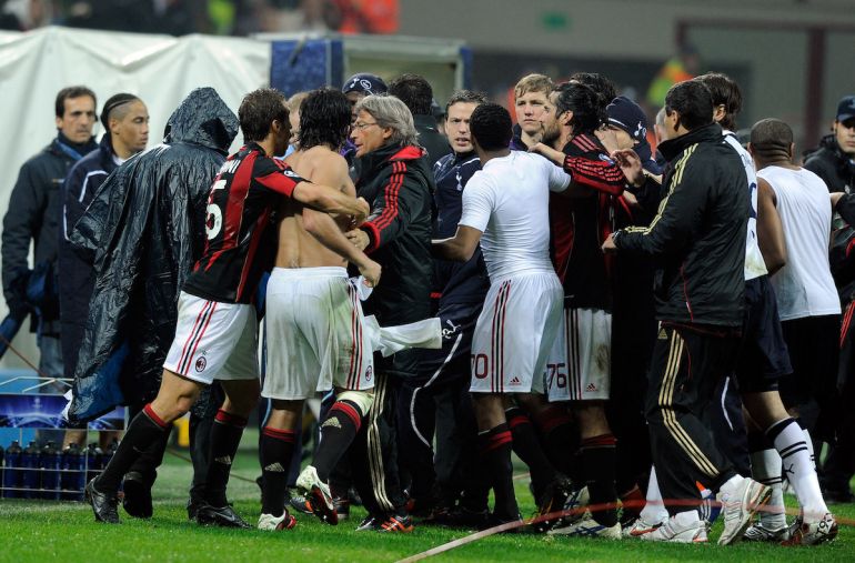 Football Fight and Furious Moments - AC Milan vs Tottenham Hotspur