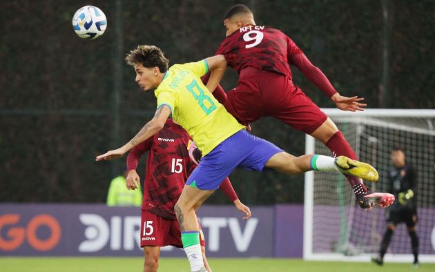 Brazil's Marlon Gomes (L)