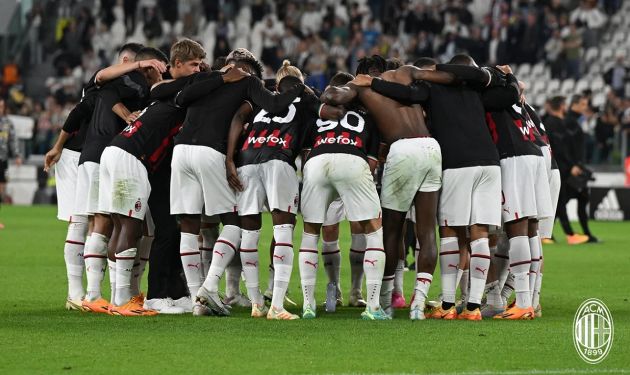 AC Milan players huddle
