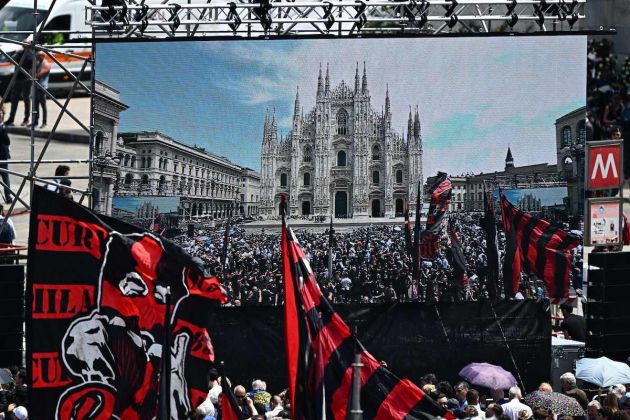 milan piazza duomo