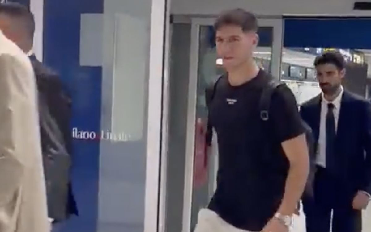 Watch: Marco Pellegrino lands in Italy ahead of Milan medical