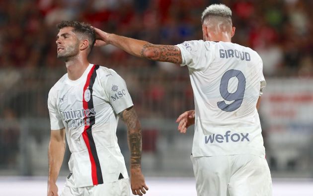 Olivier Giroud (R) of AC Milan interacts with Christian Pulisic