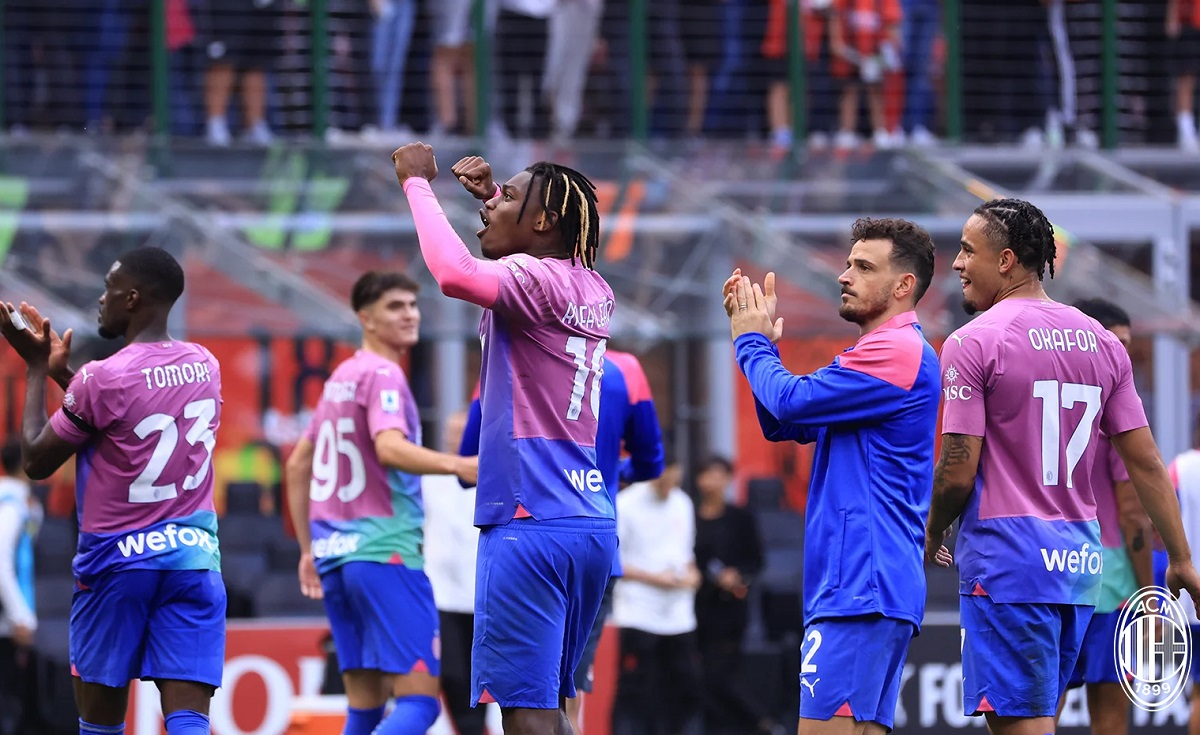 Rafael Leao and teammates