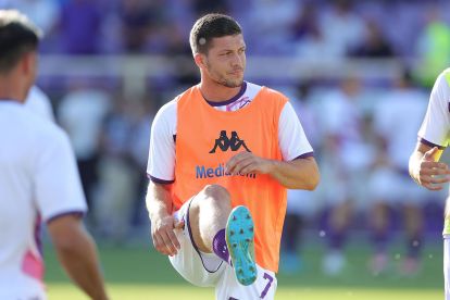 Jovic's Match Shirt, Empoli-Fiorentina 2022 - Signed by the Squad