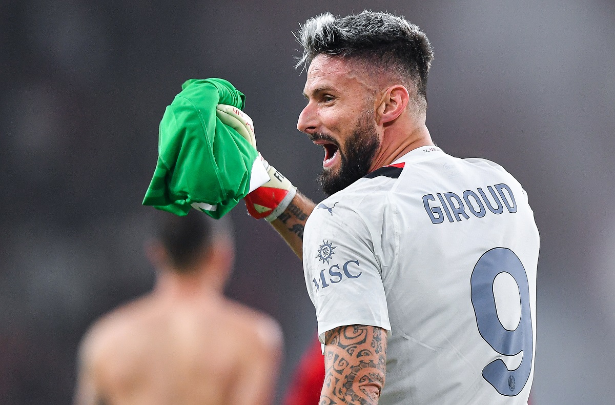 Obligatory Giroud picture with new kit. : r/ACMilan