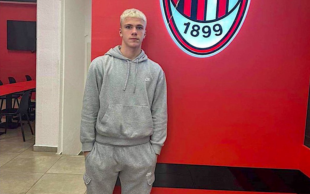 Official: Milan sign Icelandic forward Mihajlo Rajakovac for youth sector