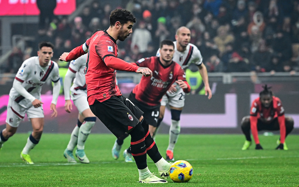 AC Milan 1-0 Fiorentina: Theo Hernandez penalty sees Rossoneri