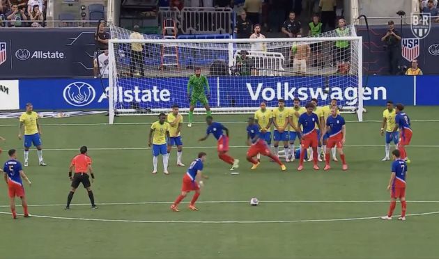 pulisic free kick brazil