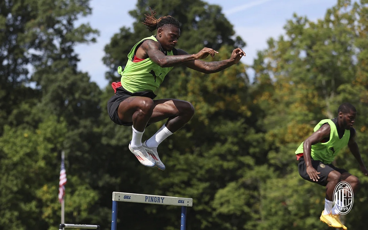 Rafael Leao training