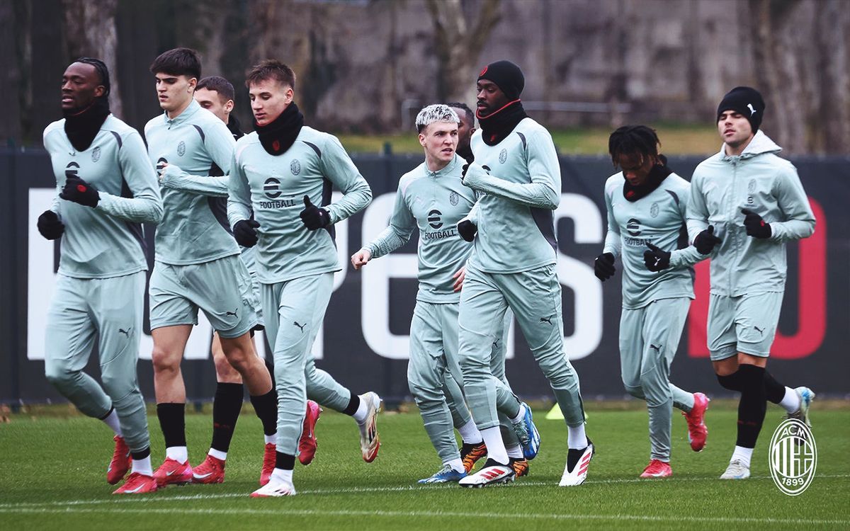 Milan Squad train pre-Feyenoord