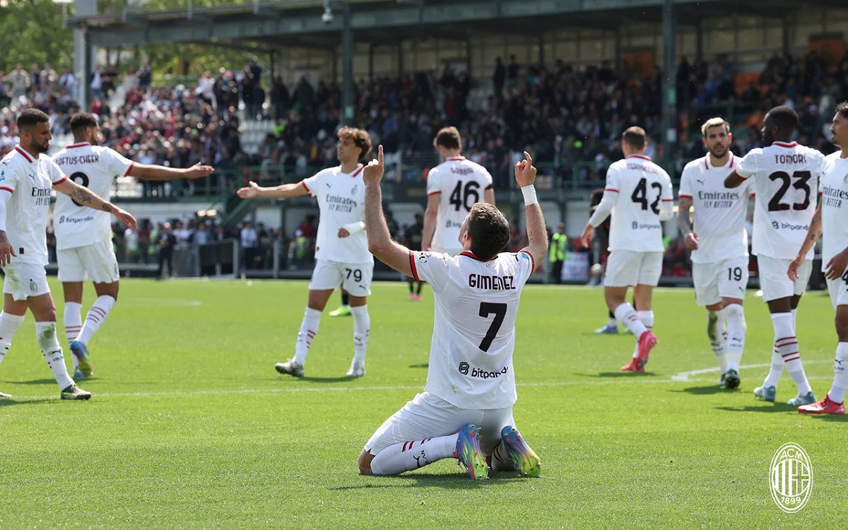 Gimenez and teammates Milan
