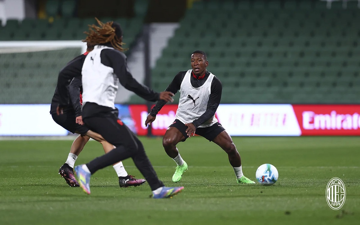 Pervis Estupinan Milan