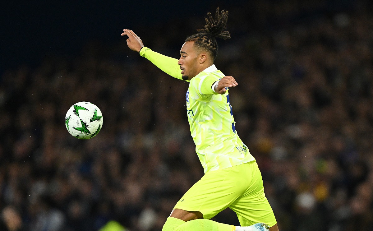 Nieuwsblad: Milan target Brown flies to Turkey to complete Fenerbahce move