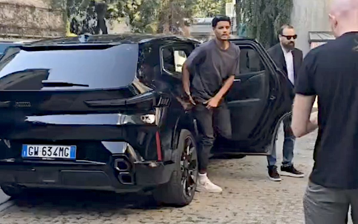 Watch: De Winter arrives to begin medical ahead of €20m AC Milan move