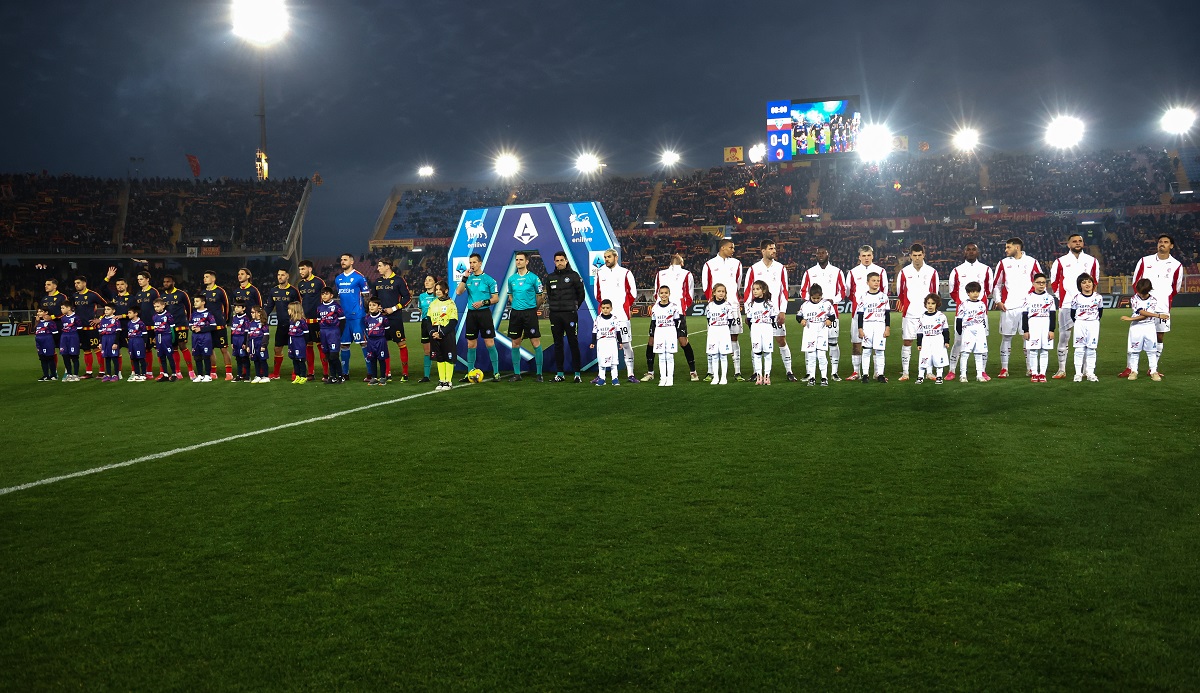 Milan players before Lecce game