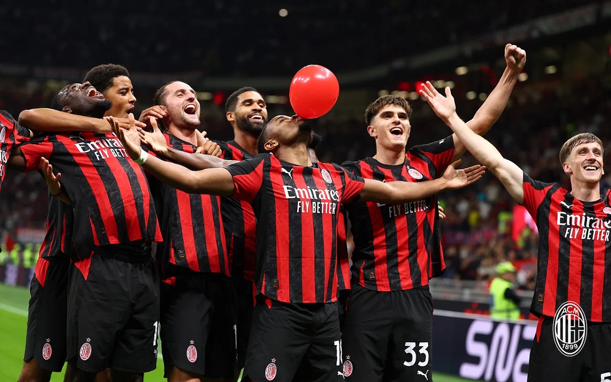 Milan players celebrating with Nkunku