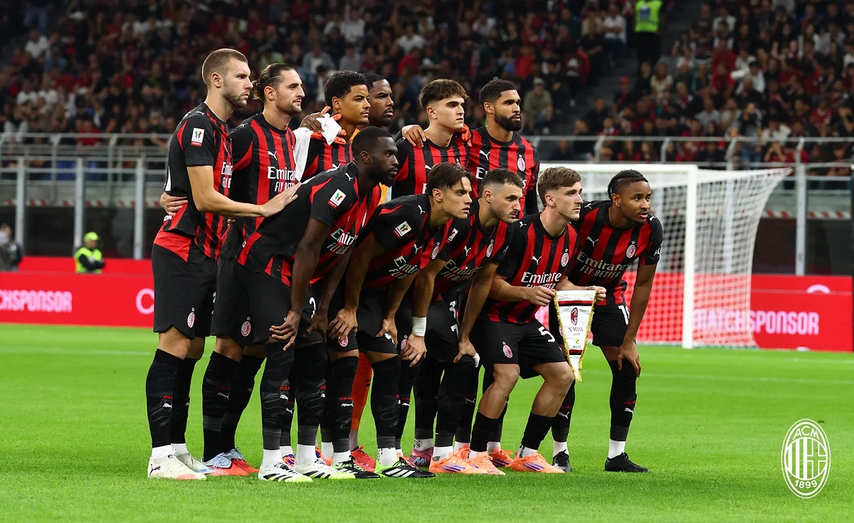 Milan players before Lecce game