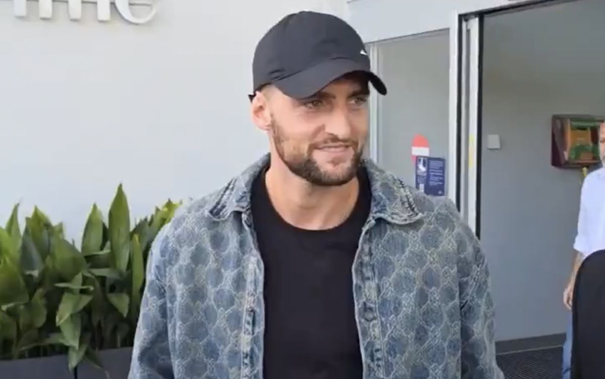Rabiot lands in Italy ahead of first day at Milanello: “Forza Milan!” – video