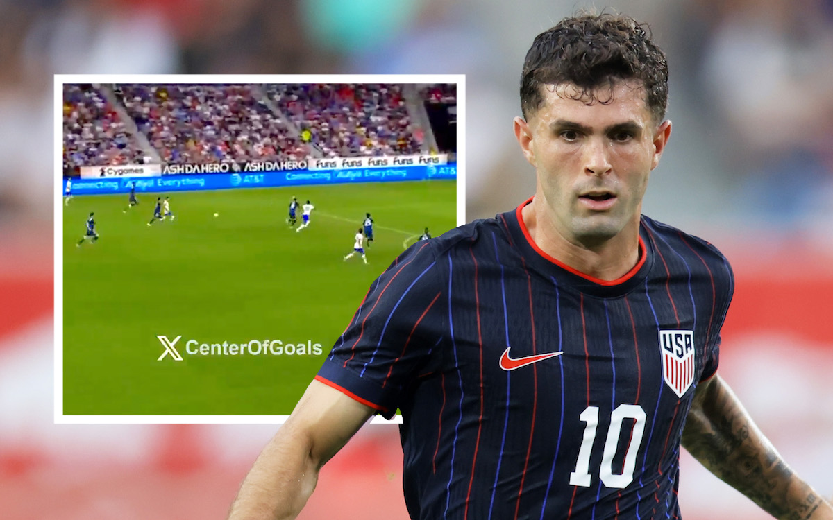 Christian Pulisic #10 of the United States