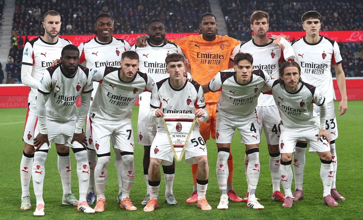 Milan players before Atalanta clash
