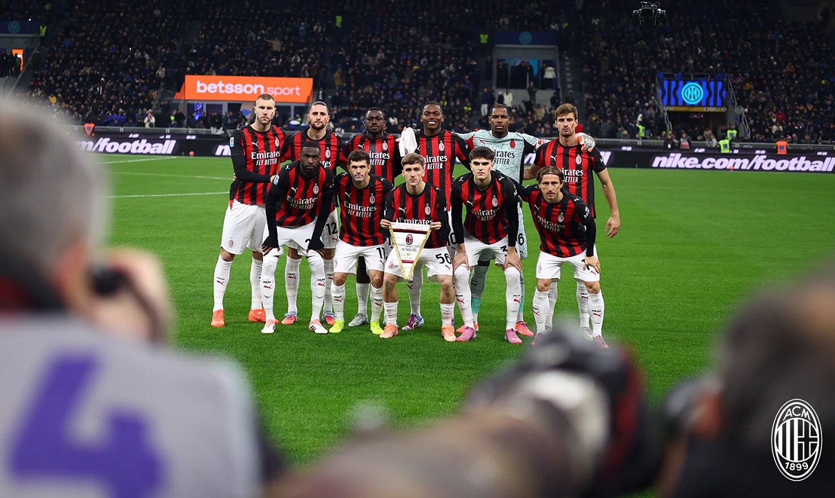 AC Milan player before Inter game