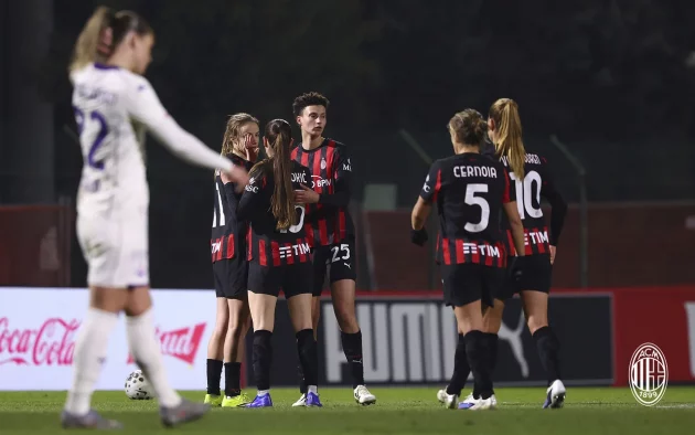 Milan Women celebrate Fiorentina
