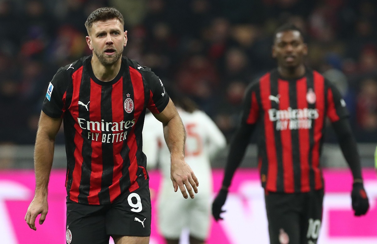 Fullkrug and Leao in the background