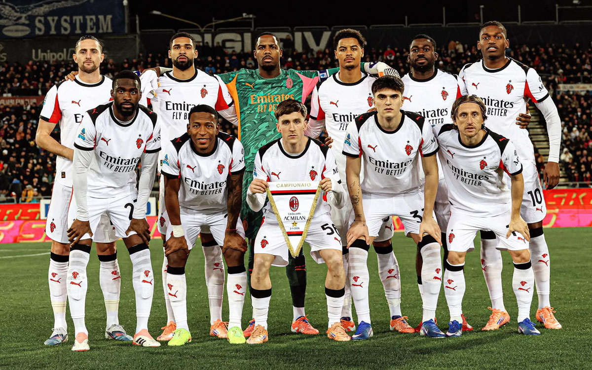 AC Milan players before Cagliari game