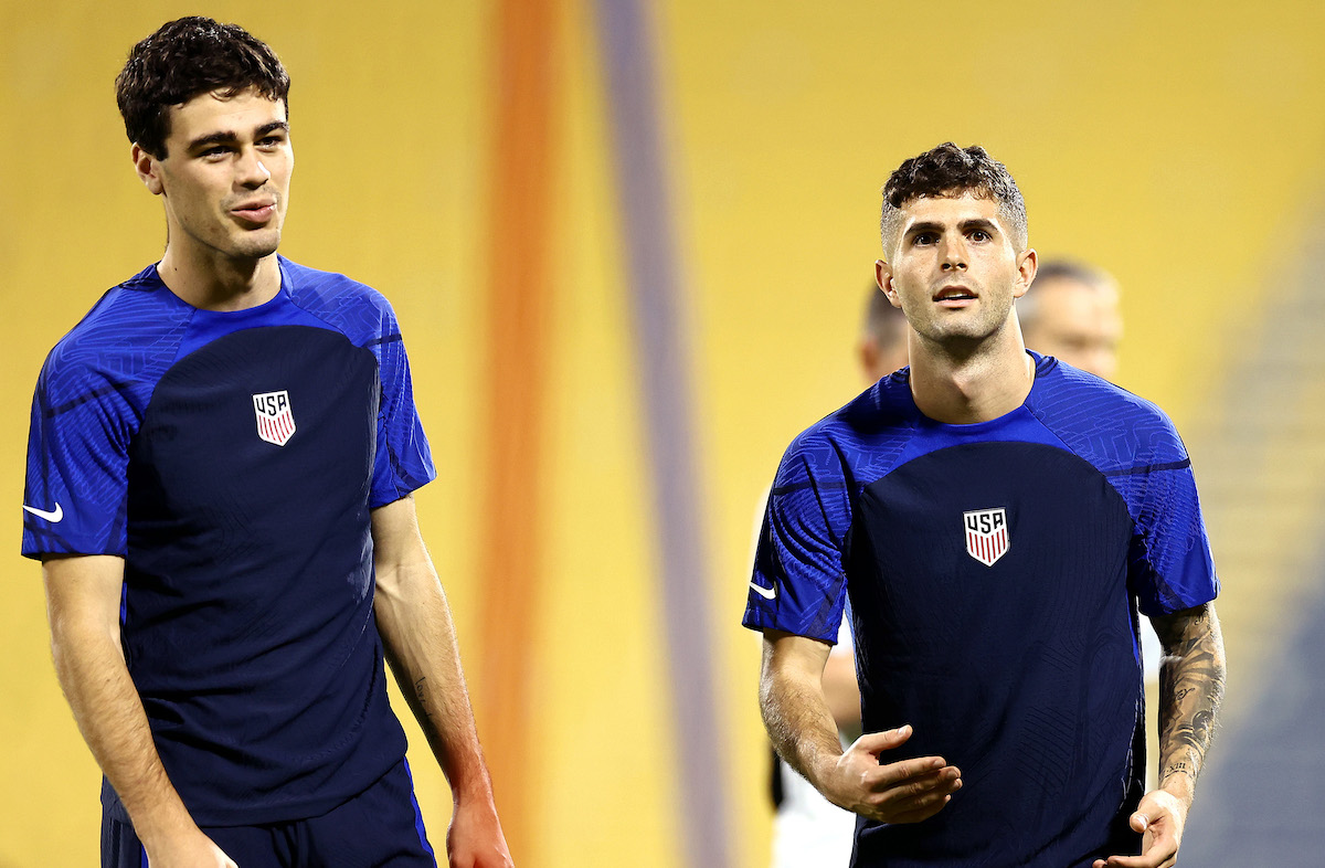 Giovanni Reyna (L) and Christian Pulisic
