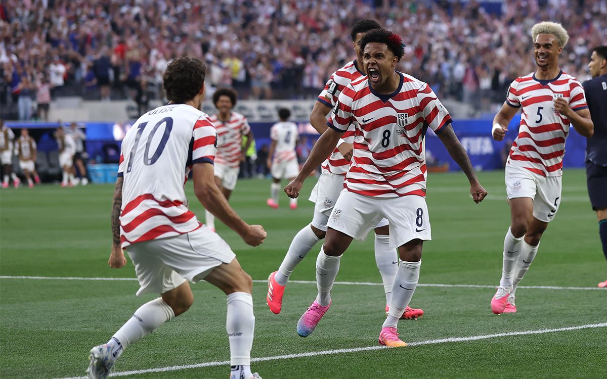 Pulisic Shines in US World Cup Opener