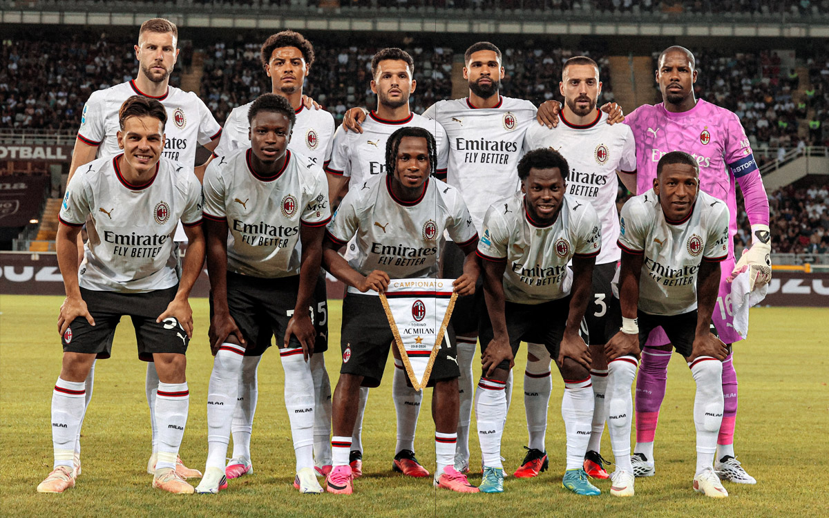 Milan players before Torino clash