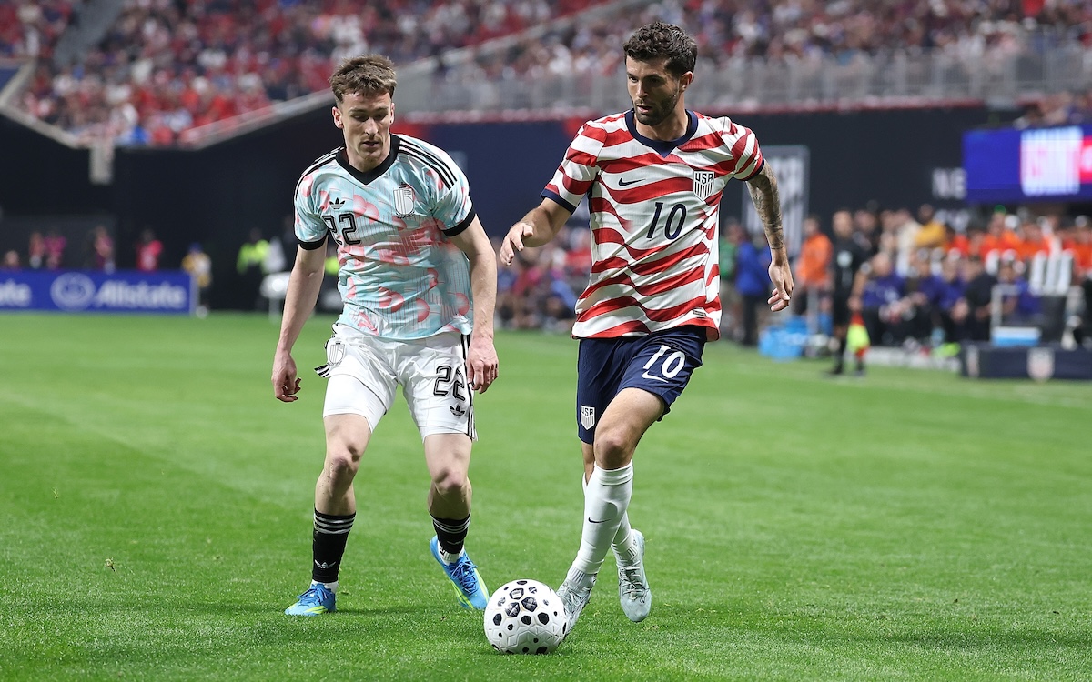 Christian Pulisic #10 of the United States runs with the ball against Alexis Saelemaekers